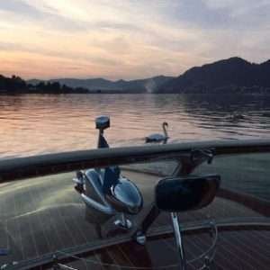 Crociera serale privata sul Lago di Como a bordo di un motoscafo Riva
